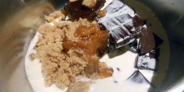 шоколадно-фаджевое мороженое