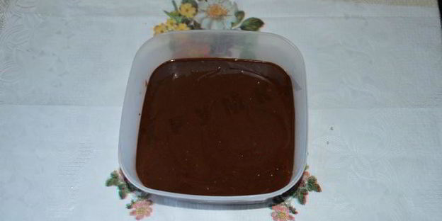 шоколадное мороженое с орехами в блендере