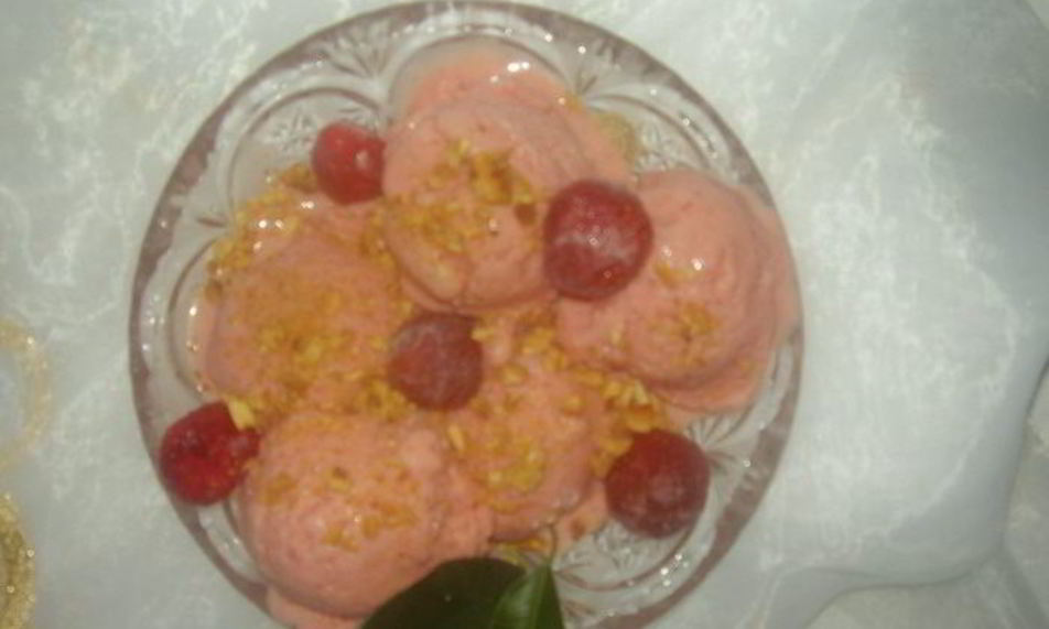 Рецепт сливочно-клубничного мороженого