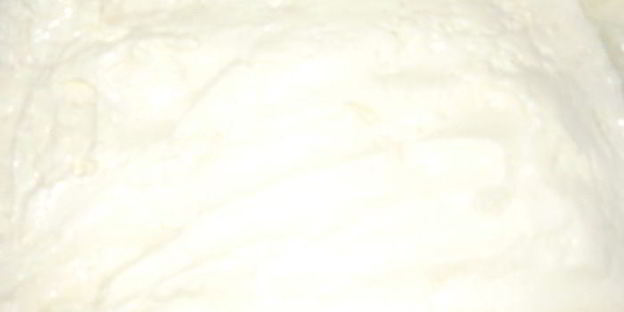 сливочно-клубничное мороженое