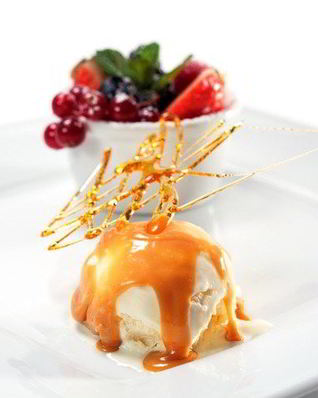 Теплый карамельный соус для мороженого