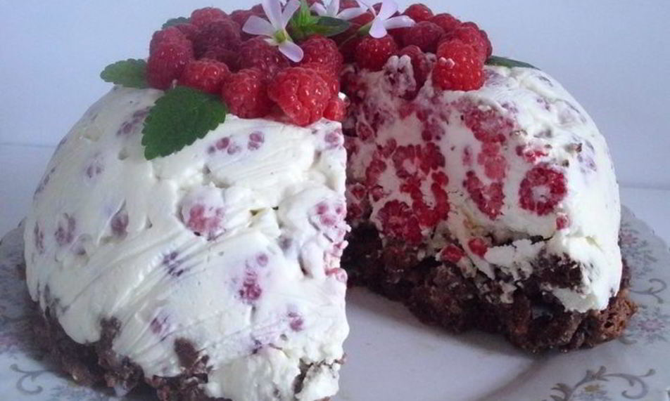 Рецепт торта-мороженого с малиной
