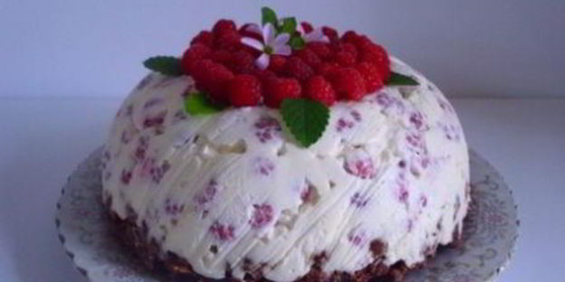торт-мороженое с малиной