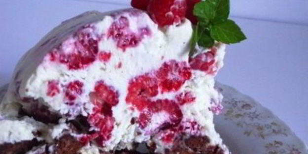 торт-мороженое с малиной