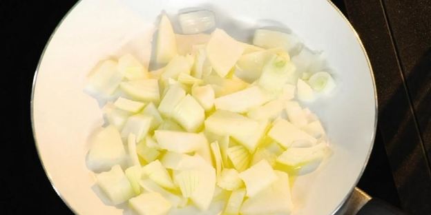 мусс из белой рыбы на пюре из брокколи