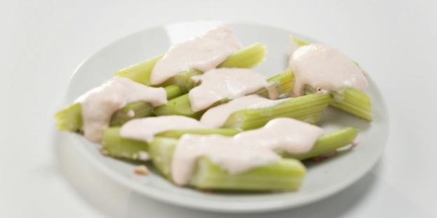 мусс из семги в лодочках из сельдерея