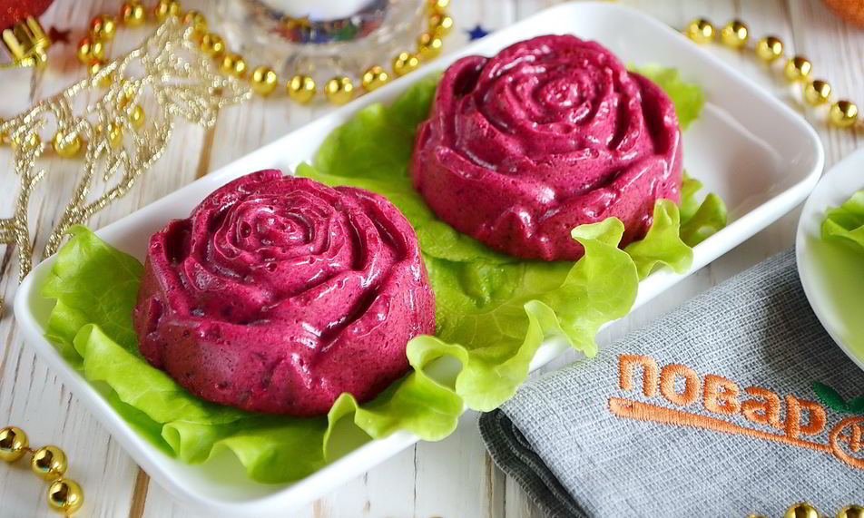 Рецепт пикантного свекольного мусса с селедкой