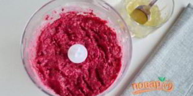 пикантный свекольный мусс с селедкой