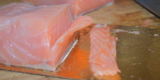 праздничный цукотто из форели с нежнейшим креветочным муссом, огурцом и сливочным кремом