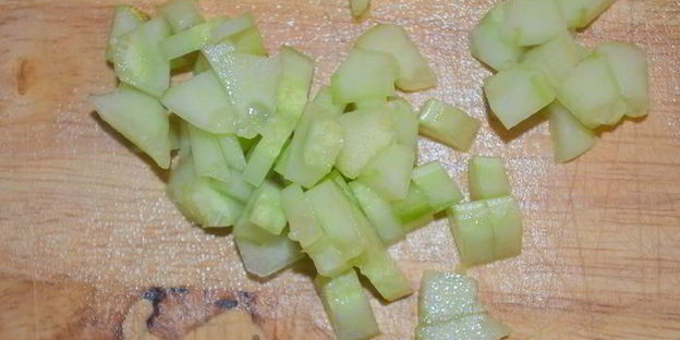 праздничный цукотто из форели с нежнейшим креветочным муссом, огурцом и сливочным кремом