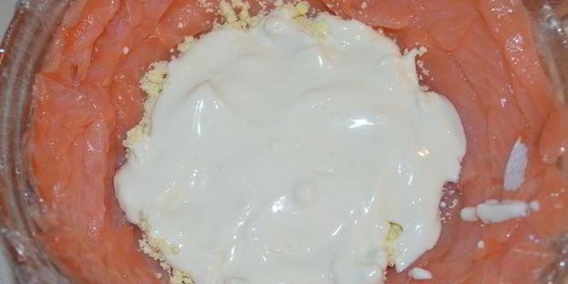 праздничный цукотто из форели с нежнейшим креветочным муссом, огурцом и сливочным кремом