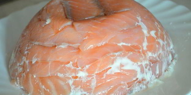 праздничный цукотто из форели с нежнейшим креветочным муссом, огурцом и сливочным кремом