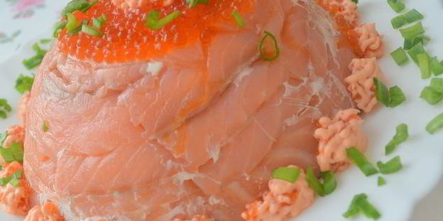 праздничный цукотто из форели с нежнейшим креветочным муссом, огурцом и сливочным кремом