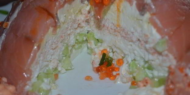 праздничный цукотто из форели с нежнейшим креветочным муссом, огурцом и сливочным кремом