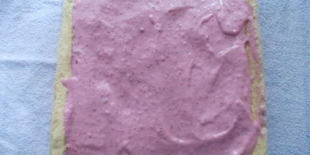 рулет с клубничным муссом