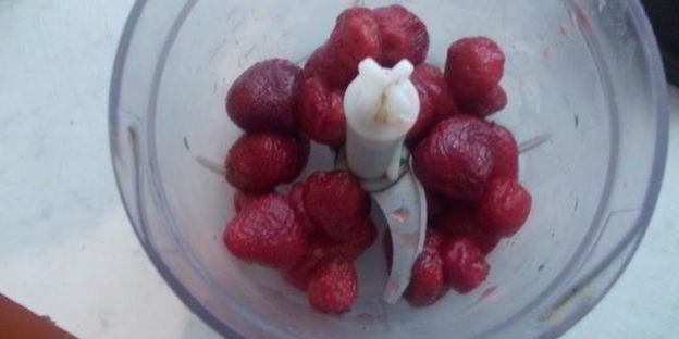 рулет с клубничным муссом