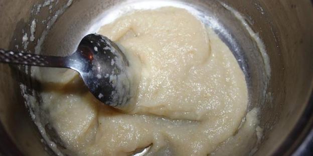 селедочный мусс на свекольных чипсах