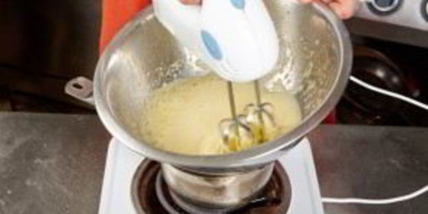 шоколадный мусс с клюквой и лаймом