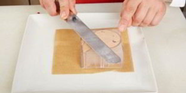 шоколадный мусс с клюквой и лаймом