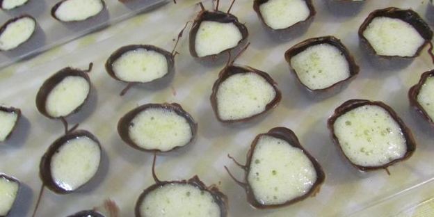 шоколадные конфеты с персиковым муссом