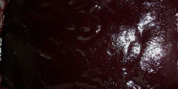 шоколадные стаканчики с черничным муссом и бисквитом