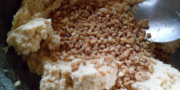 шоколадные стаканчики с черничным муссом и бисквитом