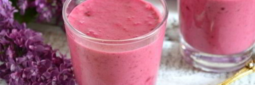 Сливочный мусс с черной смородиной