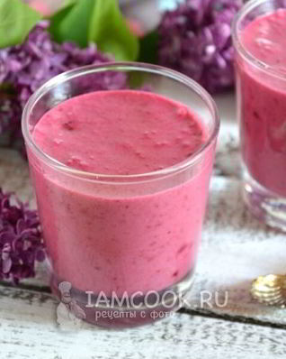 Сливочный мусс с черной смородиной