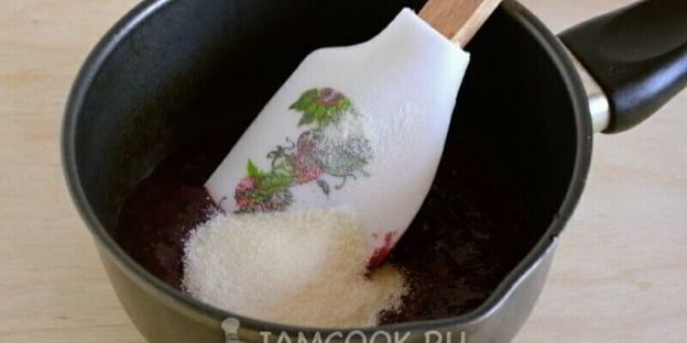 сливочный мусс с черной смородиной