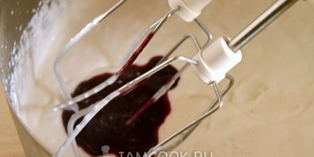 сливочный мусс с черной смородиной