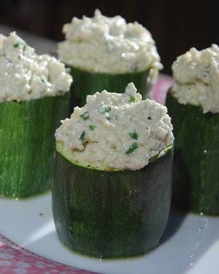 Цукини, фаршированные муссом из артишоков