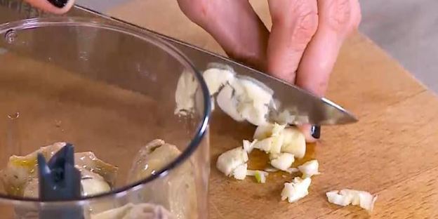 цукини, фаршированные муссом из артишоков