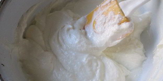 творожный десерт с яблочным муссом