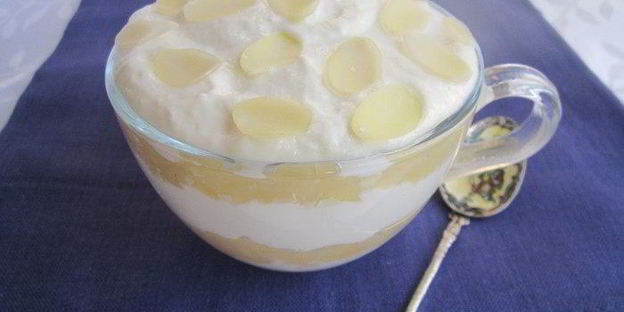 творожный десерт с яблочным муссом