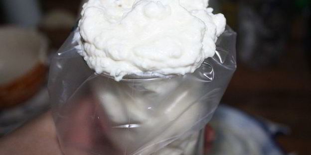 винное желе с нежным рисовым муссом и томатно-ягодным соусом