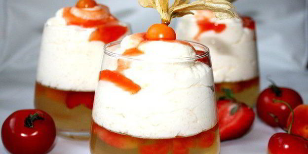 винное желе с нежным рисовым муссом и томатно-ягодным соусом