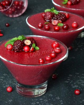 Ягодный мусс с ежевикой и клюквой