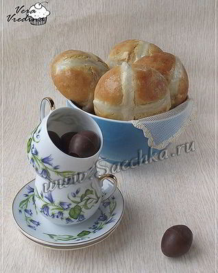 Английские пасхальные булочки