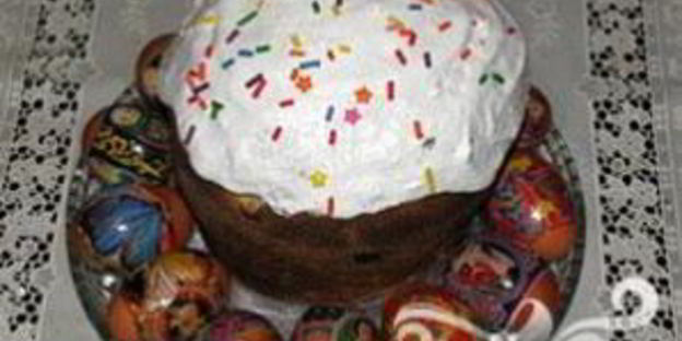 кулич с белым изюмом