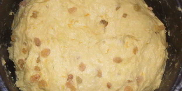 кулич с изюмом и апельсиновой цедрой