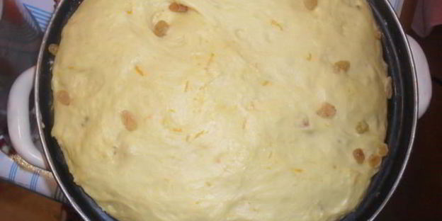 кулич с изюмом и апельсиновой цедрой