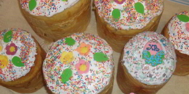 кулич с изюмом и апельсиновой цедрой