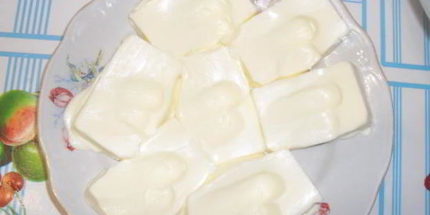 кулич с изюмом и апельсиновой цедрой