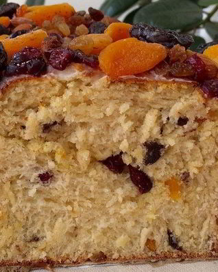 Пасхальный кулич с сухофруктами и орехами