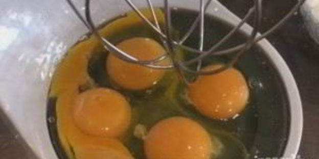 пасхальный кулич с сухофруктами и орехами