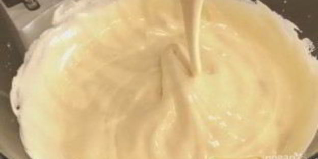 пасхальный кулич с сухофруктами и орехами