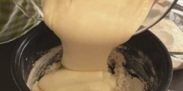 пасхальный кулич с сухофруктами и орехами