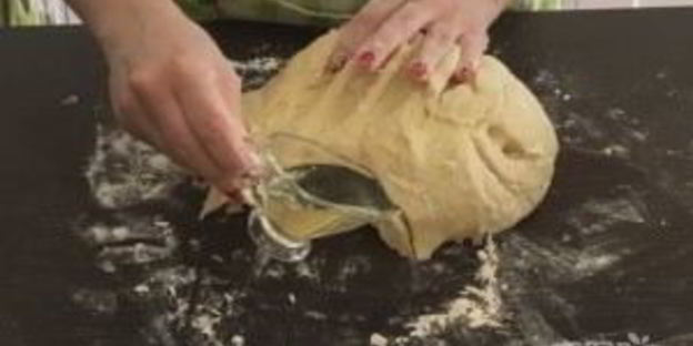 пасхальный кулич с сухофруктами и орехами