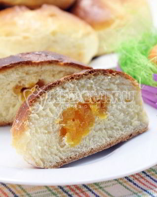 Пасхальные булочки с курагой