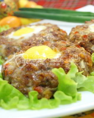Пасхальные мясные колечки с яйцом